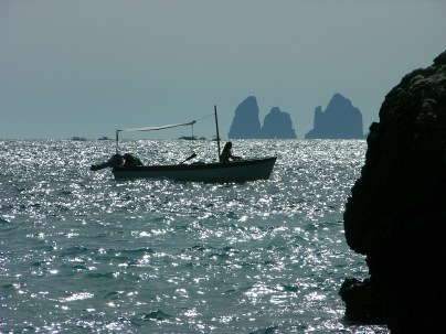 Faraglioni con barca